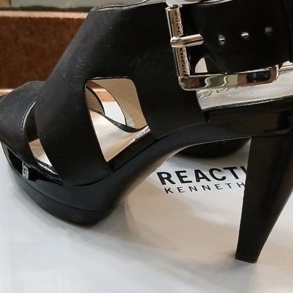 SHOES - Picture 2 of 4